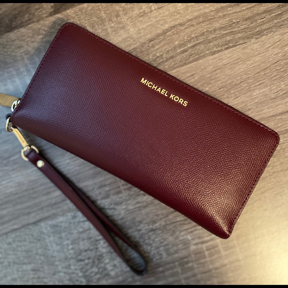 Michael Kors Continental Wristlet